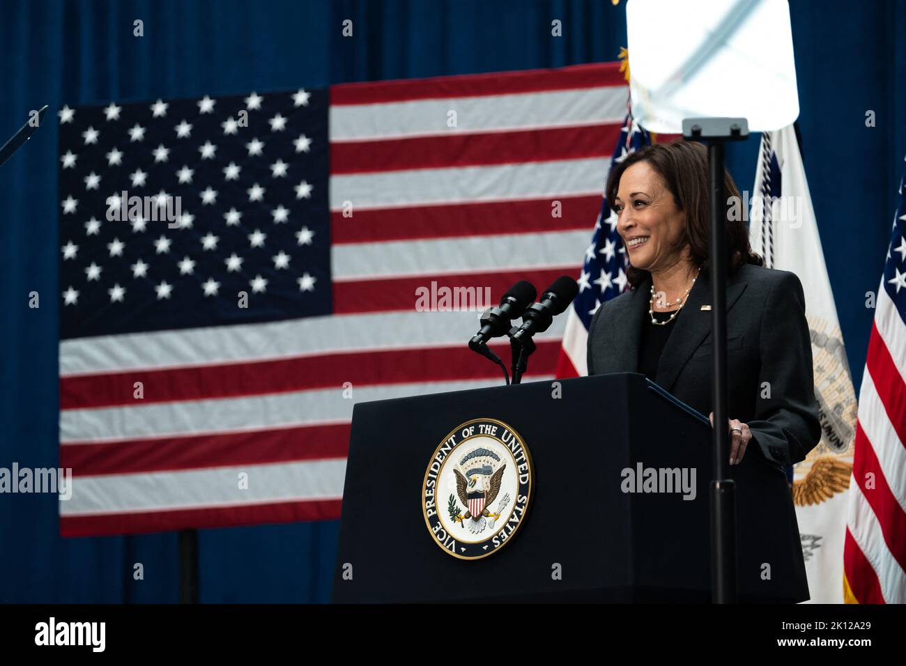 Die Vizepräsidentin der Vereinigten Staaten, Kamala Harris, erklärt sich, nachdem sie am Mittwoch, den 14. September 2022, das GROW Clean Energy Center an der University of Buffalo in Buffalo, New York, besucht hatte. Foto von Malik Rainey/Pool via CNP/ABACAPRESS.COM Stockfoto