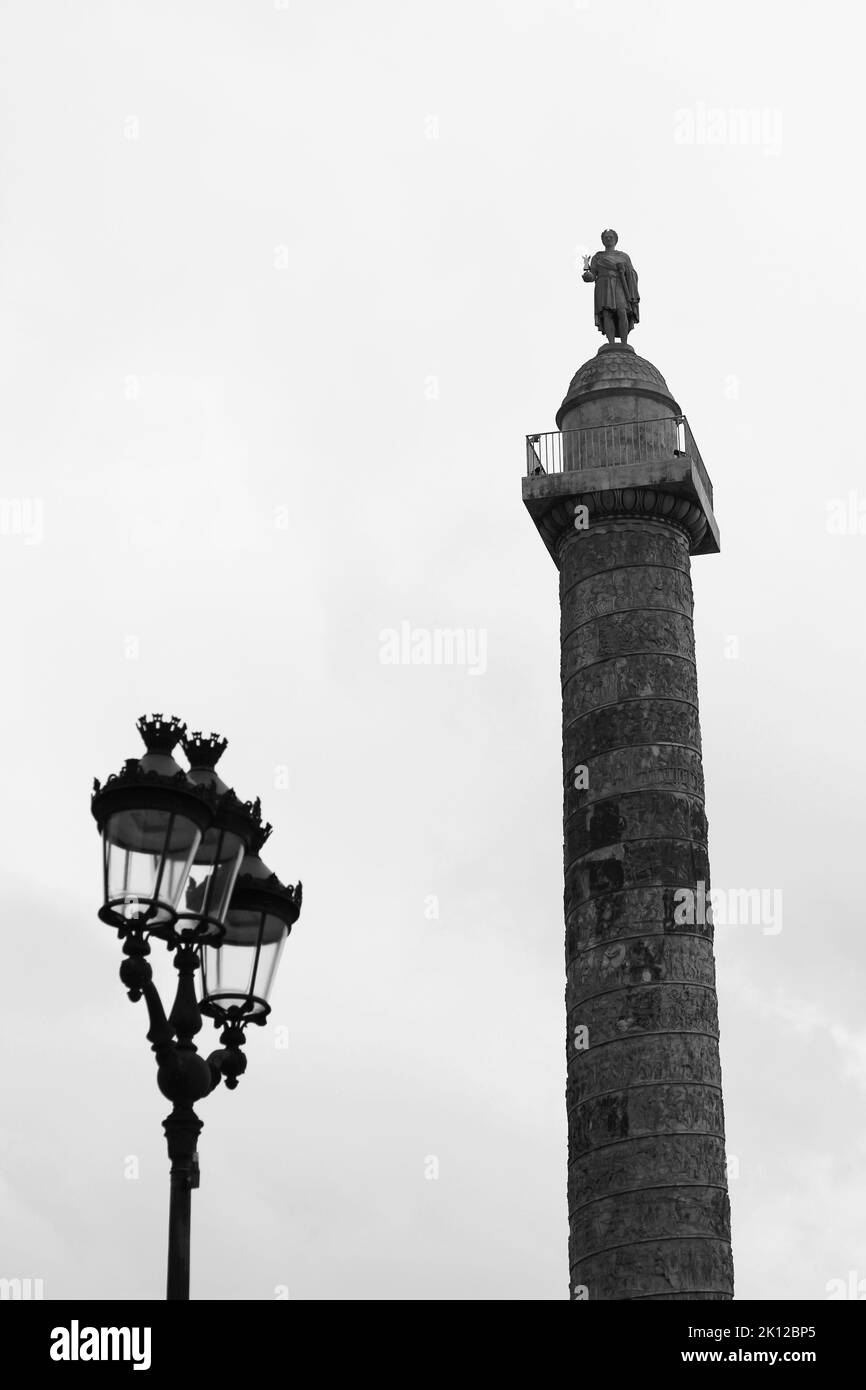 Paris, Frankreich. Colonne Vendôme (Die Vendome-Säule). Place Vendome Architecture. Stockfoto