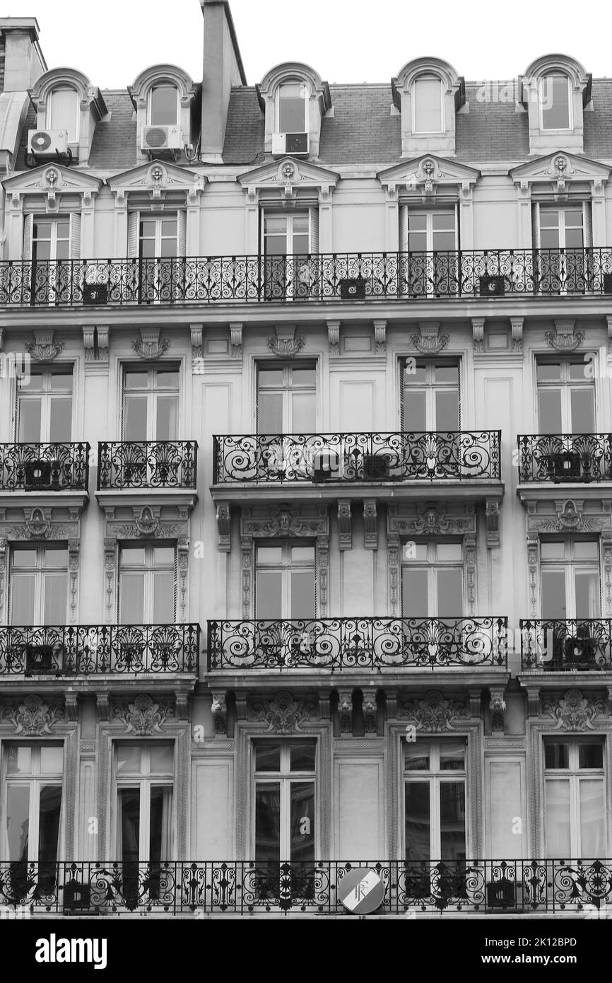 Paris, Frankreich. Blick Auf Klassische Französische Gebäude. Pariser Architektur. Stockfoto