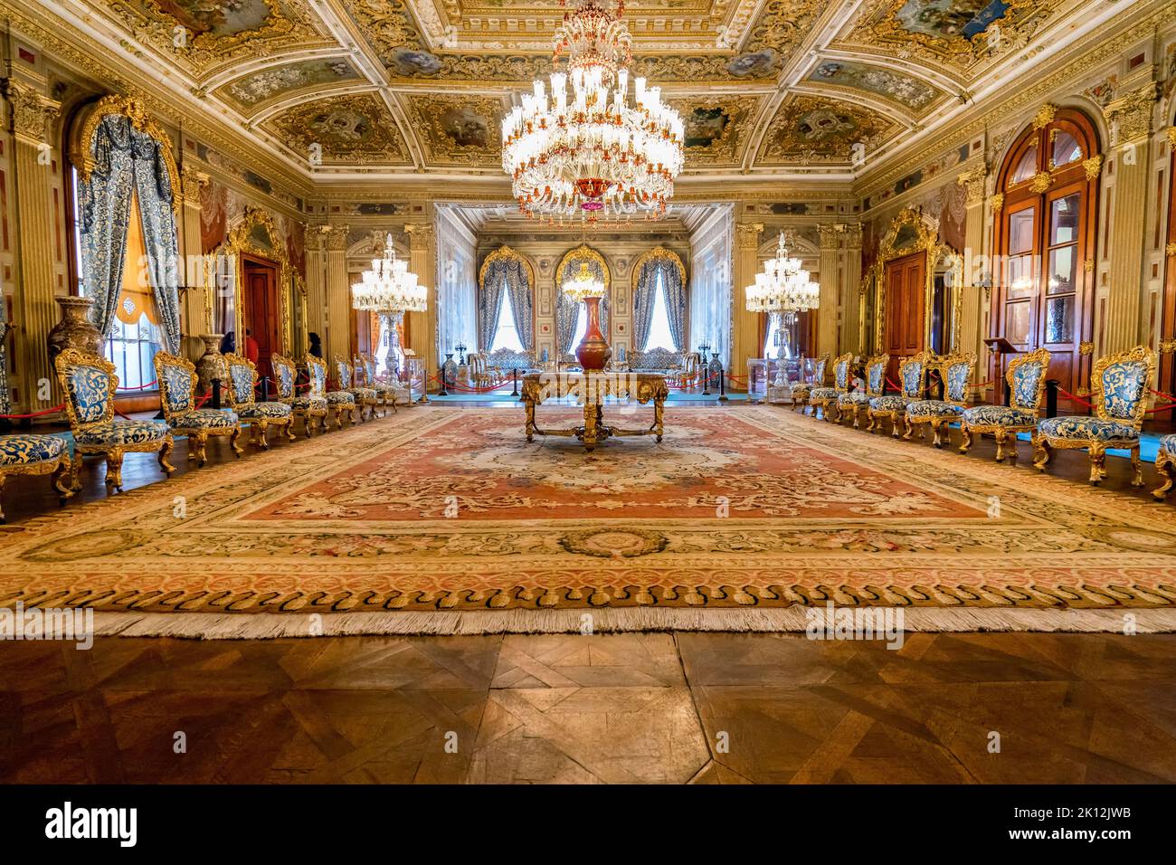Innenansicht des Dolmabahce Palastes (Dolmabahce Sarayi) in Istanbul. Dolmabahce ist der größte Palast in der Türkei. Stockfoto