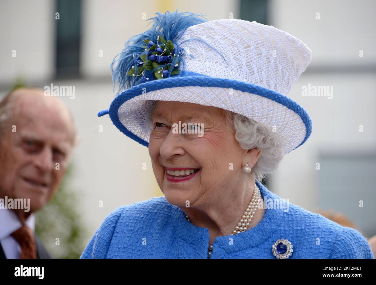 KÖNIGIN ELIZABETH II. UND PRINZ PHILIP DER HERZOG VON EDINBURGH BEI DER OFFICAIL ERÖFFNUNG EINES NEUEN SUPERKRANKENHAUSES IN GLASGOW... DER KÖNIGIN ELIZABETH U Stockfoto