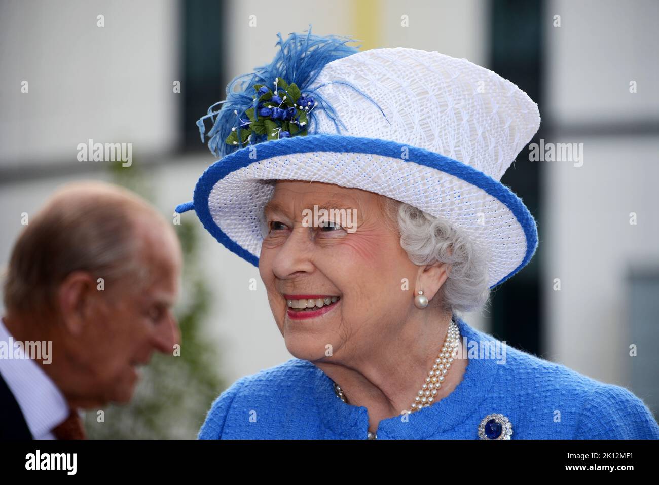 KÖNIGIN ELIZABETH II. UND PRINZ PHILIP DER HERZOG VON EDINBURGH BEI DER OFFICAIL ERÖFFNUNG EINES NEUEN SUPERKRANKENHAUSES IN GLASGOW... DER KÖNIGIN ELIZABETH U Stockfoto