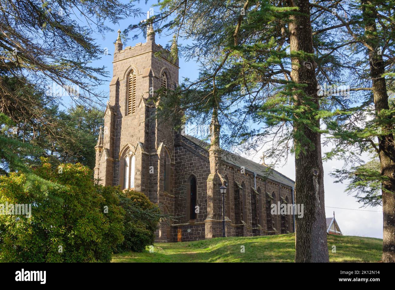 St. Paul's Anglican Church ist eine auffällige gotische Blausteinkirche - Kyneton, Victoria, Australien Stockfoto