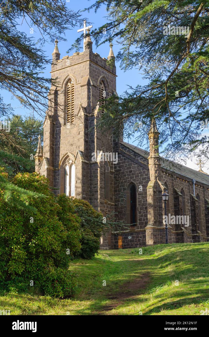 St. Paul's Anglican Church ist eine auffällige gotische Blausteinkirche - Kyneton, Victoria, Australien Stockfoto
