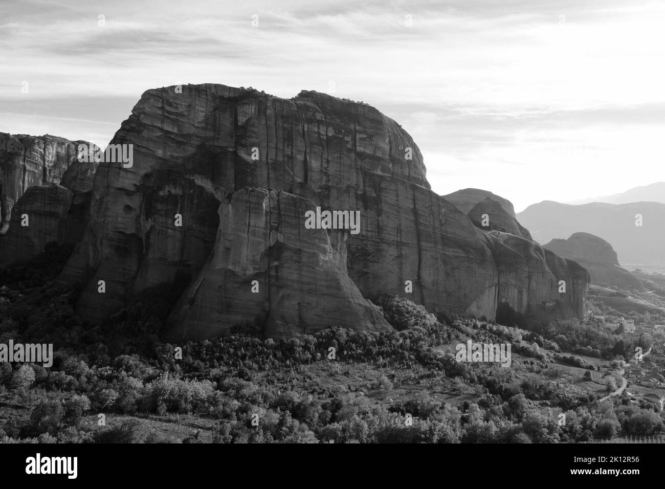 Urlaub: Die wunderbaren '13 Klöster' und ihre atemberaubende Umgebung in Meteora auf dem griechischen Festland Stockfoto