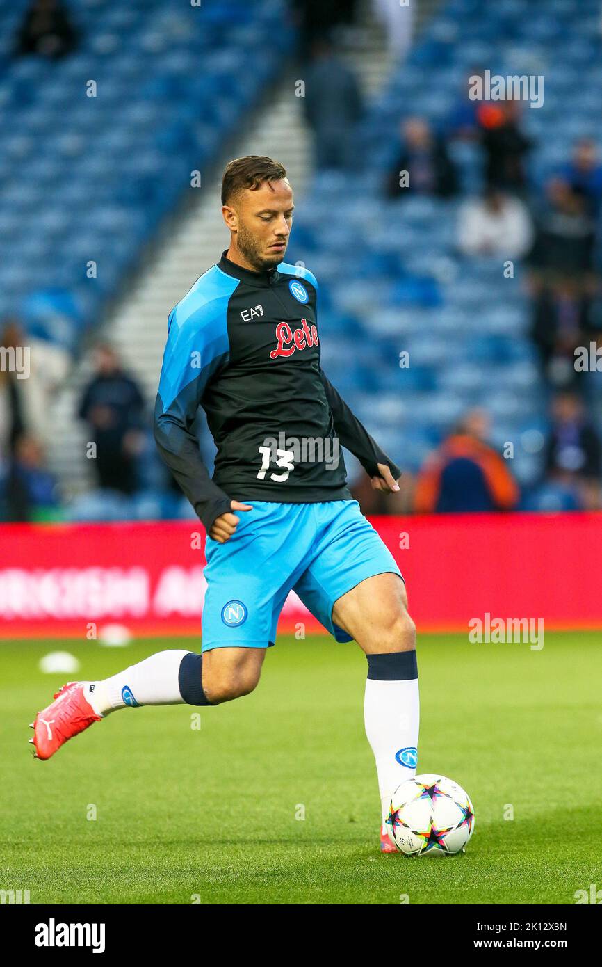 Amir Rrahmani, professioneller Fußballspieler, spielt für Napoli, trainiert im Ibrox Park Stadium, Glasgow, Schottland, Stockfoto