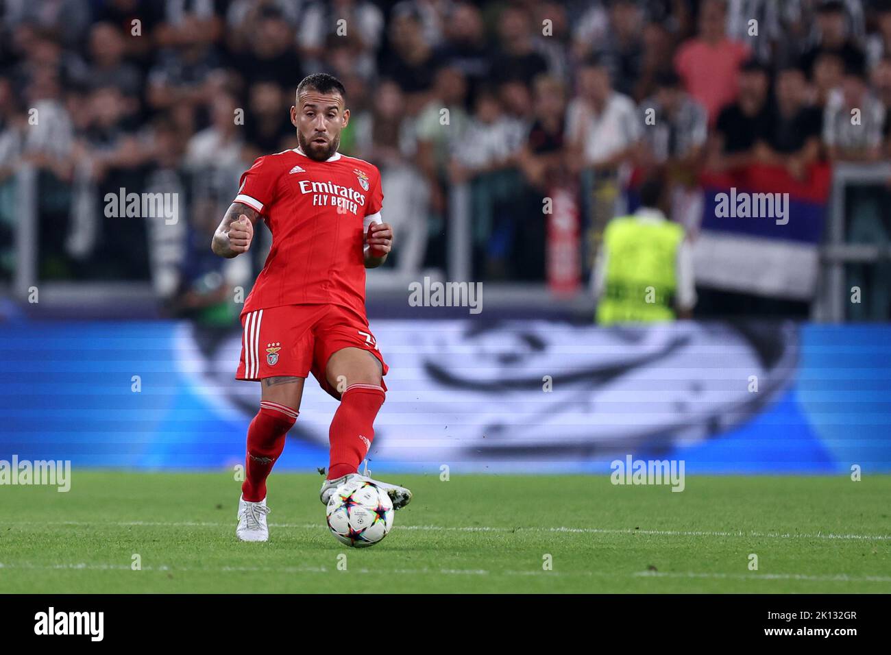 Nicolas Otamendi von SL Benfica kontrolliert den Ball während des UEFA Champions League Gruppe H-Spiels zwischen Juventus FC und SL Benfica am 14. September 2022 in Turin, Italien. Stockfoto