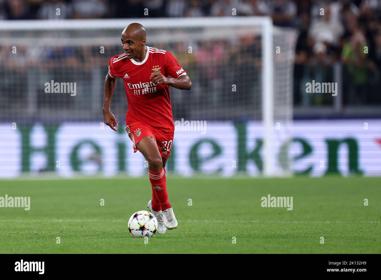 Joao Mario von SL Benfica kontrolliert den Ball während des UEFA Champions League-Spiel der Gruppe H zwischen Juventus FC und SL Benfica am 14. September 2022 in Turin, Italien. Stockfoto