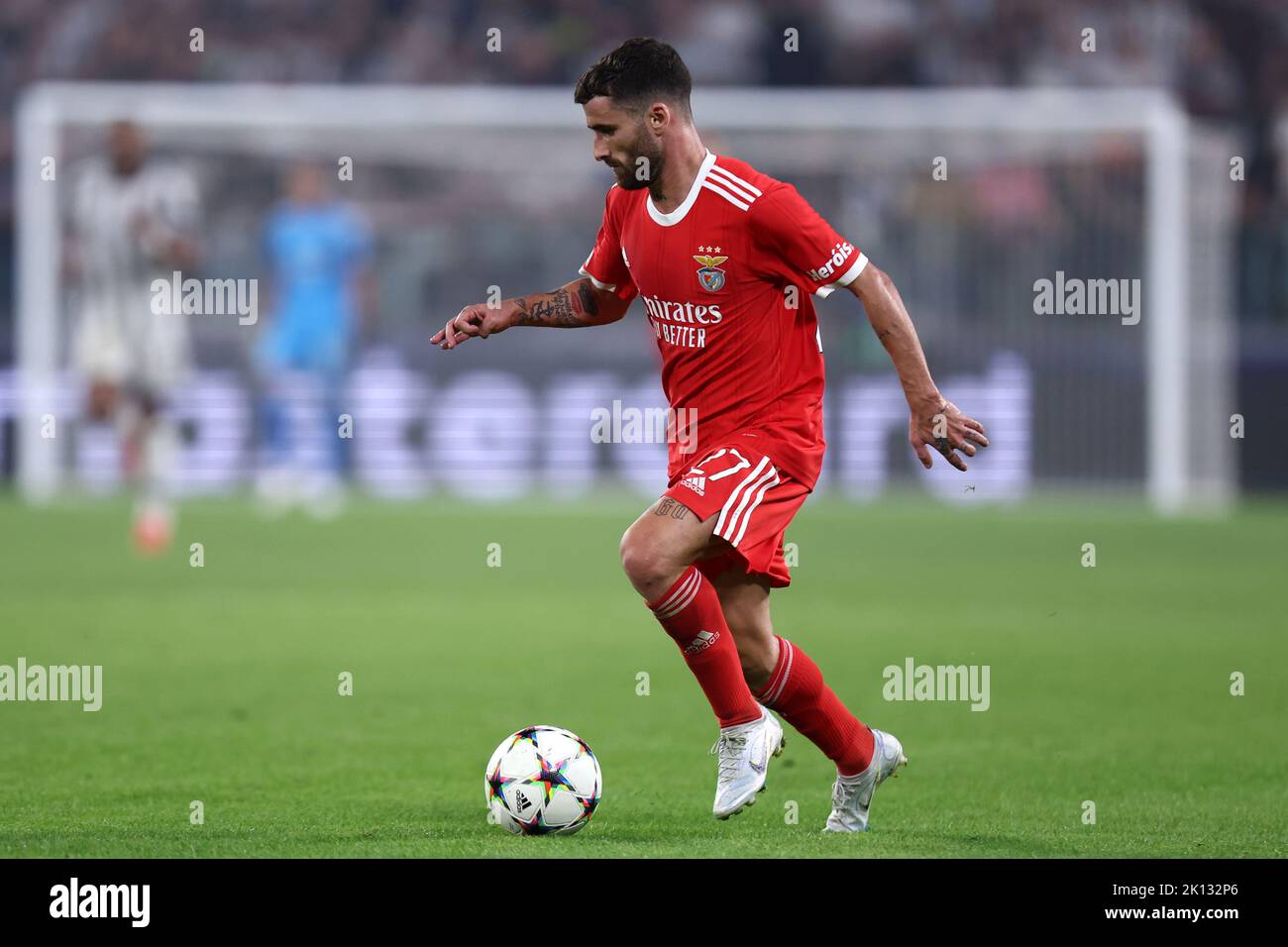 Rafa Silva von SL Benfica kontrolliert den Ball während des UEFA Champions League-Spiel der Gruppe H zwischen Juventus FC und SL Benfica am 14. September 2022 in Turin, Italien. Stockfoto