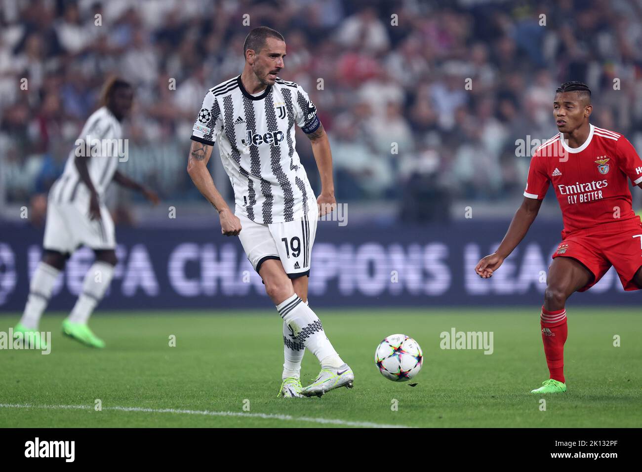 Leonardo Bonucci vom FC Juventus kontrolliert den Ball während des UEFA Champions League-Spiel der Gruppe H zwischen dem FC Juventus und SL Benfica am 14. September 2022 in Turin, Italien. Stockfoto