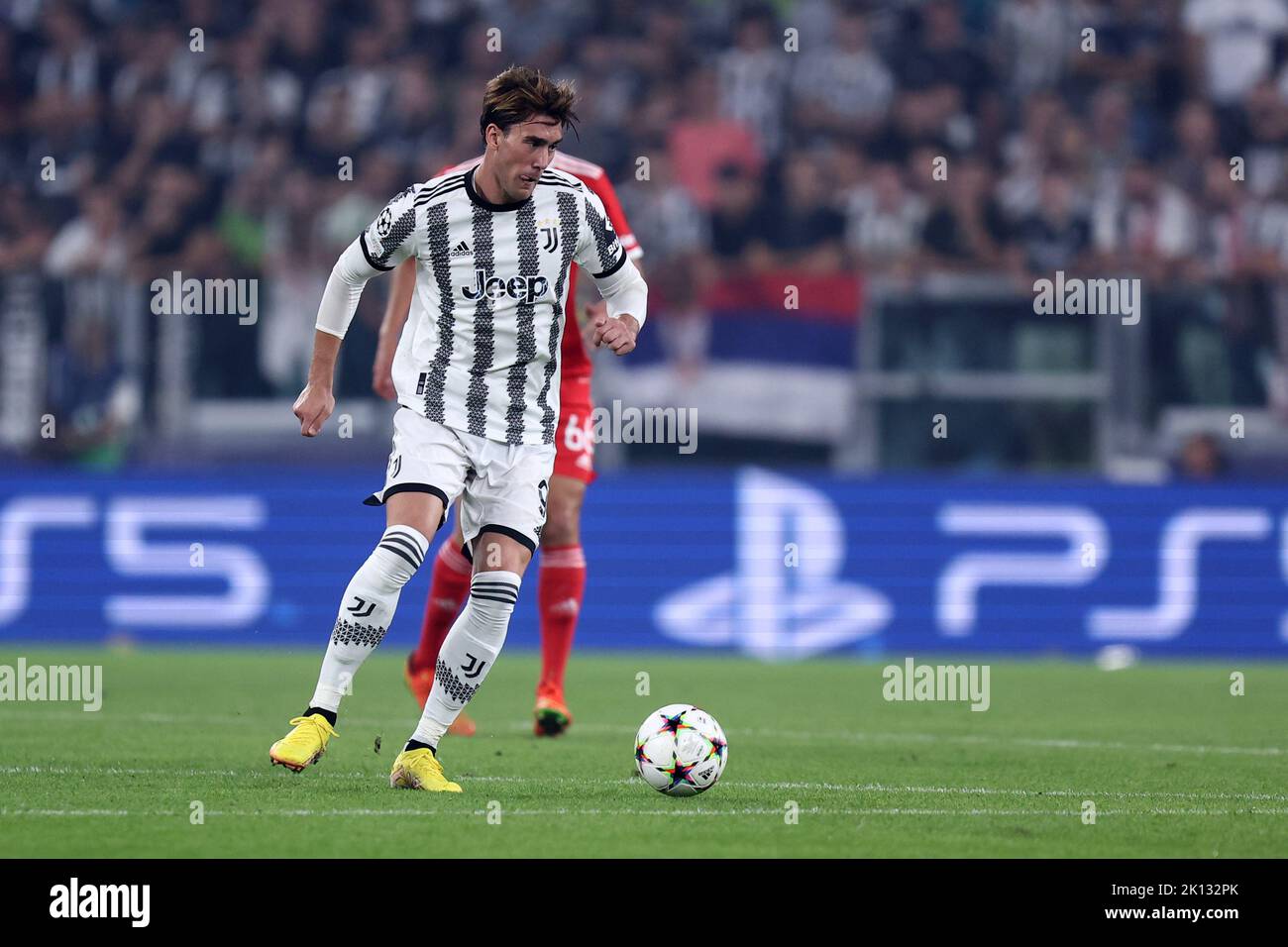 Dusan Vlahovic vom FC Juventus kontrolliert den Ball während des UEFA Champions League-Spiel der Gruppe H zwischen dem FC Juventus und SL Benfica am 14. September 2022 in Turin, Italien. Stockfoto