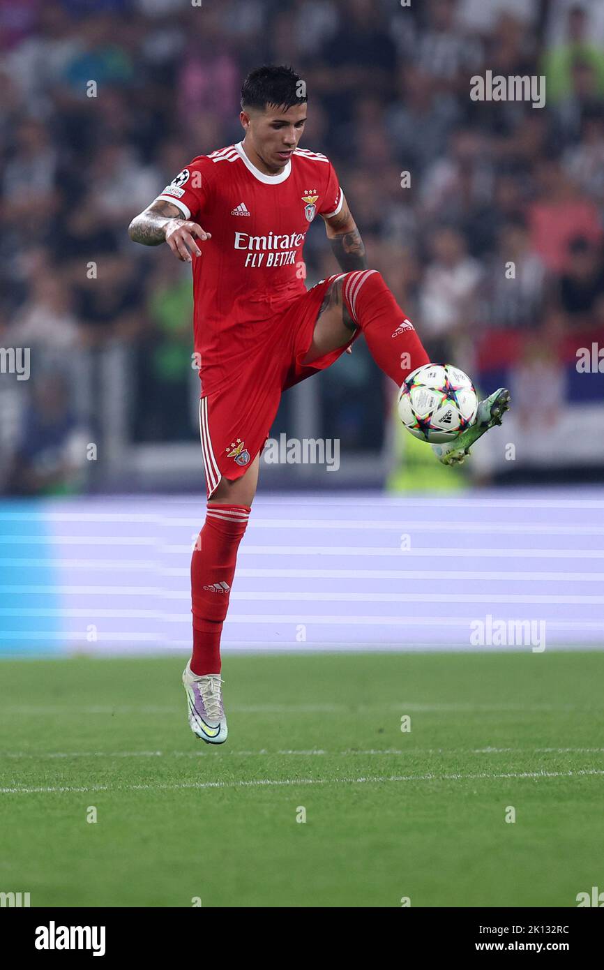 Enzo Fernandez von SL Benfica kontrolliert den Ball während des UEFA Champions League Gruppe H-Spiels zwischen Juventus FC und SL Benfica am 14. September 2022 in Turin, Italien. Stockfoto