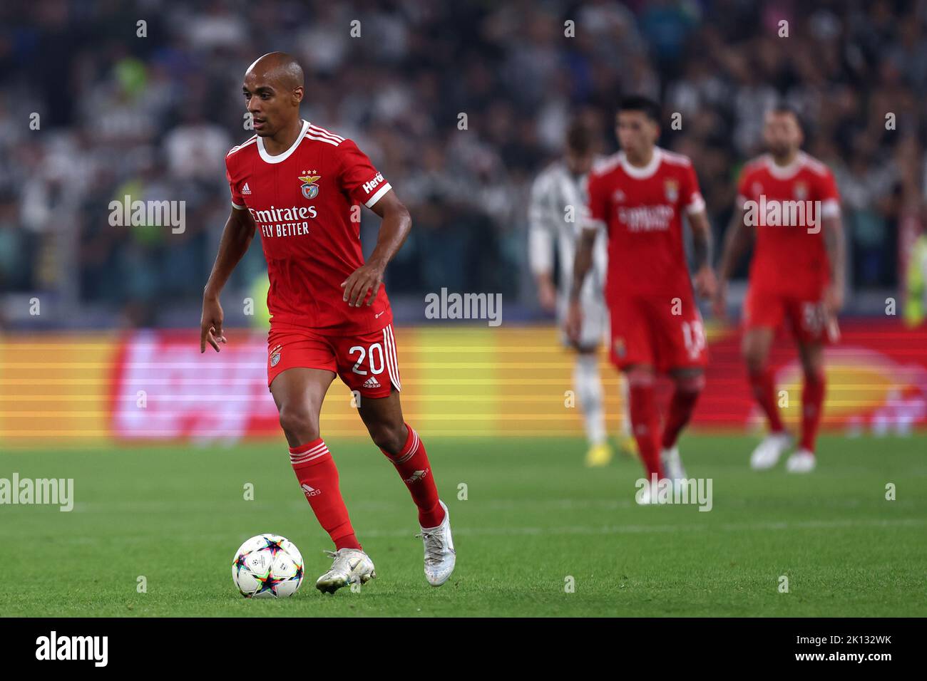 Joao Mario von SL Benfica kontrolliert den Ball während des UEFA Champions League-Spiel der Gruppe H zwischen Juventus FC und SL Benfica am 14. September 2022 in Turin, Italien. Stockfoto