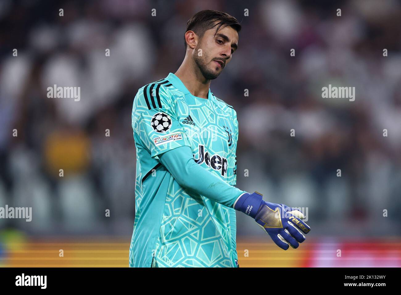 Mattia Perin von Juventus FC schaut während des UEFA Champions League Gruppe H-Spiels zwischen Juventus FC und SL Benfica am 14. September 2022 in Turin, Italien, auf. Stockfoto