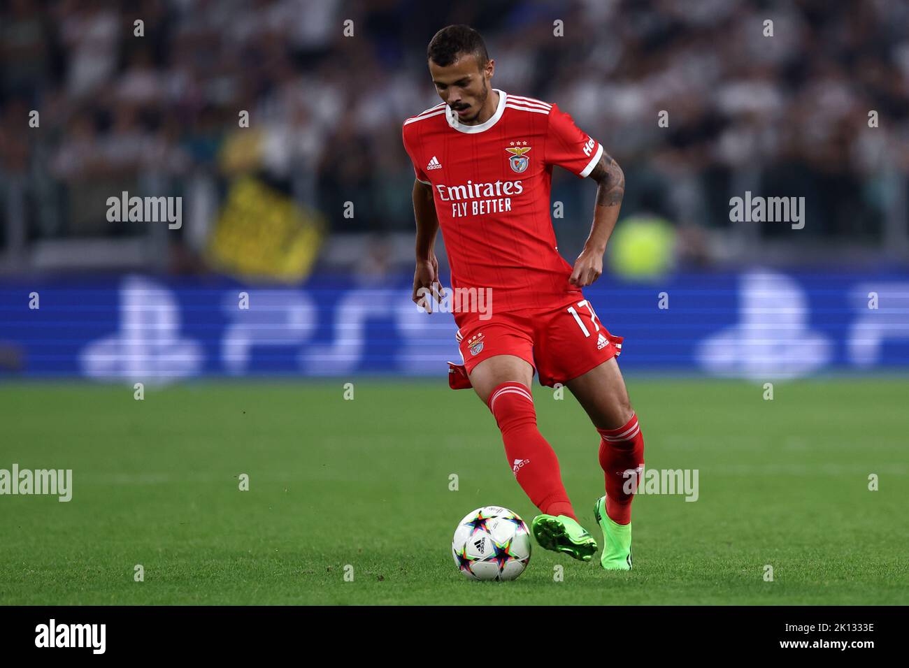 Diogo Goncalves von SL Benfica kontrolliert den Ball während des UEFA Champions League Gruppe H-Spiels zwischen Juventus FC und SL Benfica am 14. September 2022 in Turin, Italien. Stockfoto