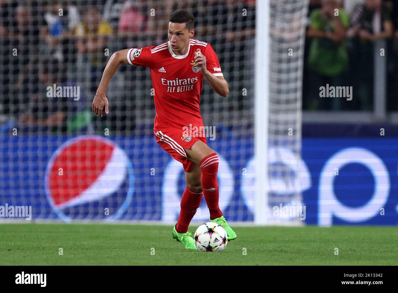 Julian Draxler von SL Benfica kontrolliert den Ball während des UEFA Champions League Gruppe H-Spiels zwischen Juventus FC und SL Benfica am 14. September 2022 in Turin, Italien. Stockfoto