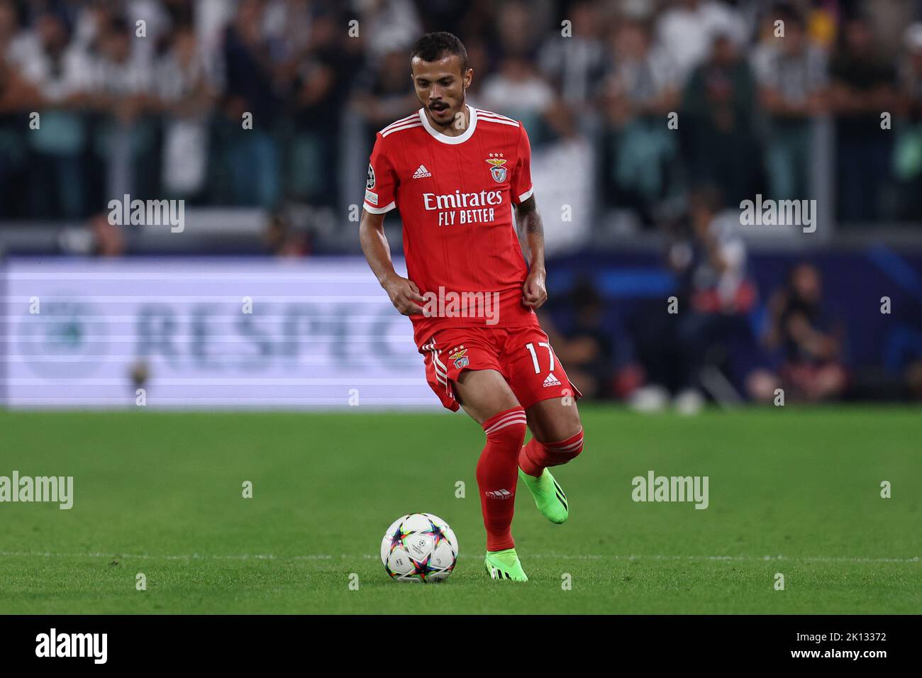 Diogo Goncalves von SL Benfica kontrolliert den Ball während des UEFA Champions League Gruppe H-Spiels zwischen Juventus FC und SL Benfica am 14. September 2022 in Turin, Italien. Stockfoto