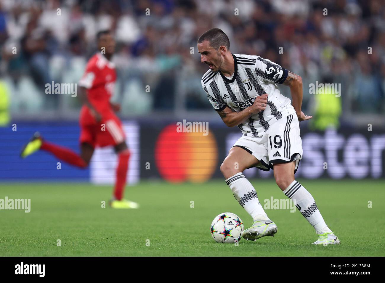 Leonardo Bonucci vom FC Juventus kontrolliert den Ball während des UEFA Champions League-Spiel der Gruppe H zwischen dem FC Juventus und SL Benfica am 14. September 2022 in Turin, Italien. Stockfoto