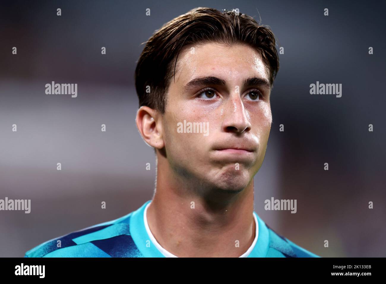 Fabio Miretti vom FC Juventus beim Aufwärmen vor dem UEFA Champions League-Spiel der Gruppe H zwischen Juventus FC und SL Benfica am 14. September 2022 im Allianz-Stadion in Turin, Italien. Stockfoto