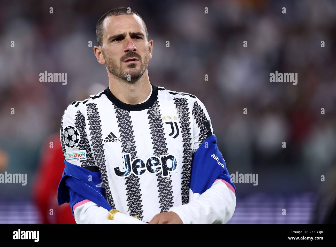 Leonardo Bonucci vom FC Juventus schaut während des UEFA Champions League-Spiel der Gruppe H zwischen dem FC Juventus und SL Benfica am 14. September 2022 in Turin, Italien, auf. Stockfoto