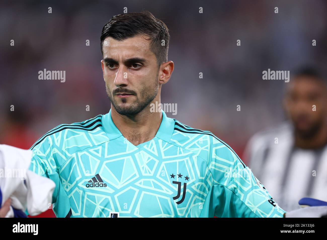 Mattia Perin von Juventus FC schaut während des UEFA Champions League Gruppe H-Spiels zwischen Juventus FC und SL Benfica am 14. September 2022 in Turin, Italien, auf. Stockfoto