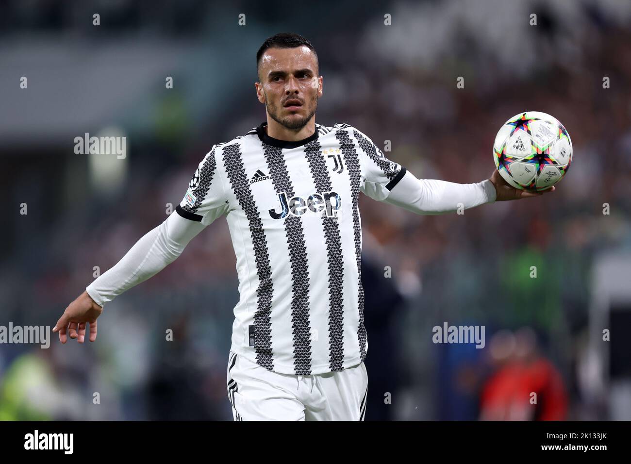 Filip Kostic von Juventus FC kontrolliert den Ball während des UEFA Champions League-Spiel der Gruppe H zwischen Juventus FC und SL Benfica am 14. September 2022 in Turin, Italien. Stockfoto