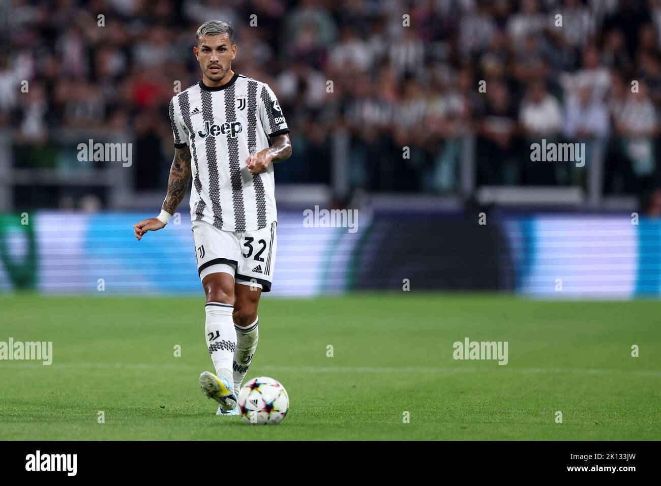 Leando Paredes vom FC Juventus im Einsatz beim UEFA Champions League-Spiel der Gruppe H zwischen dem FC Juventus und SL Benfica am 14. September 2022 im Allianz Stadium in Turin, Italien. Stockfoto