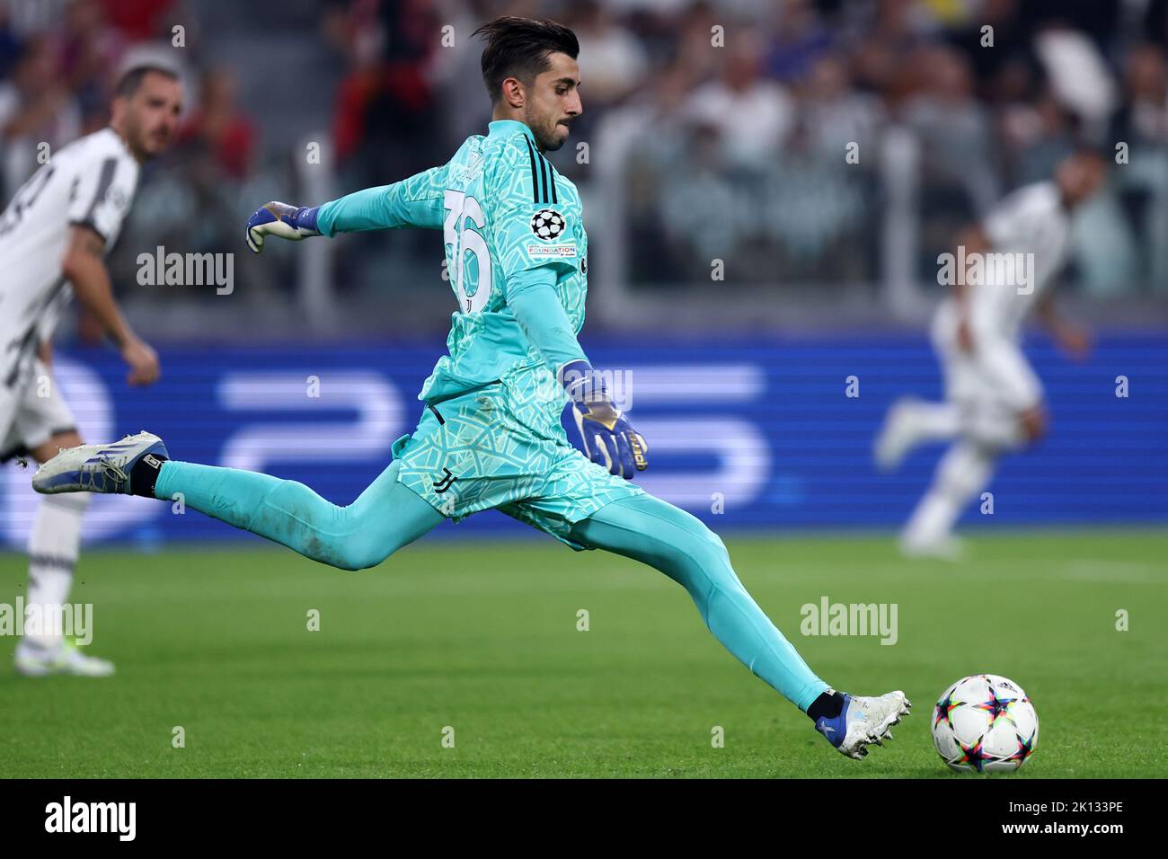 Mattia Perin vom FC Juventus im Einsatz beim UEFA Champions League-Spiel der Gruppe H zwischen dem FC Juventus und SL Benfica am 14. September 2022 im Allianz Stadium in Turin, Italien. Stockfoto