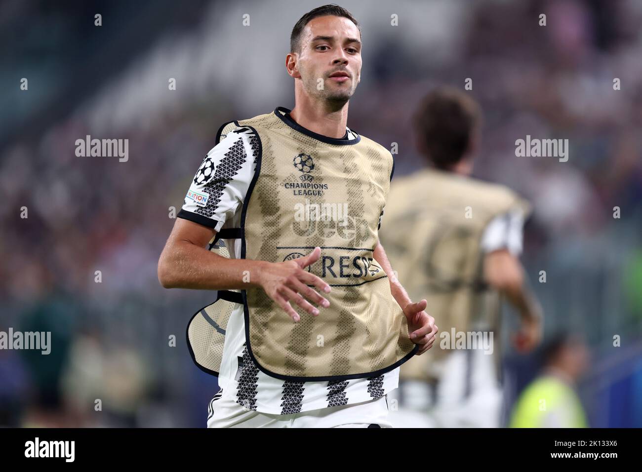 Mattia De Sciglio vom FC Juventus beim Aufwärmen vor dem UEFA Champions League-Spiel der Gruppe H zwischen Juventus FC und SL Benfica am 14. September 2022 im Allianz-Stadion in Turin, Italien. Stockfoto