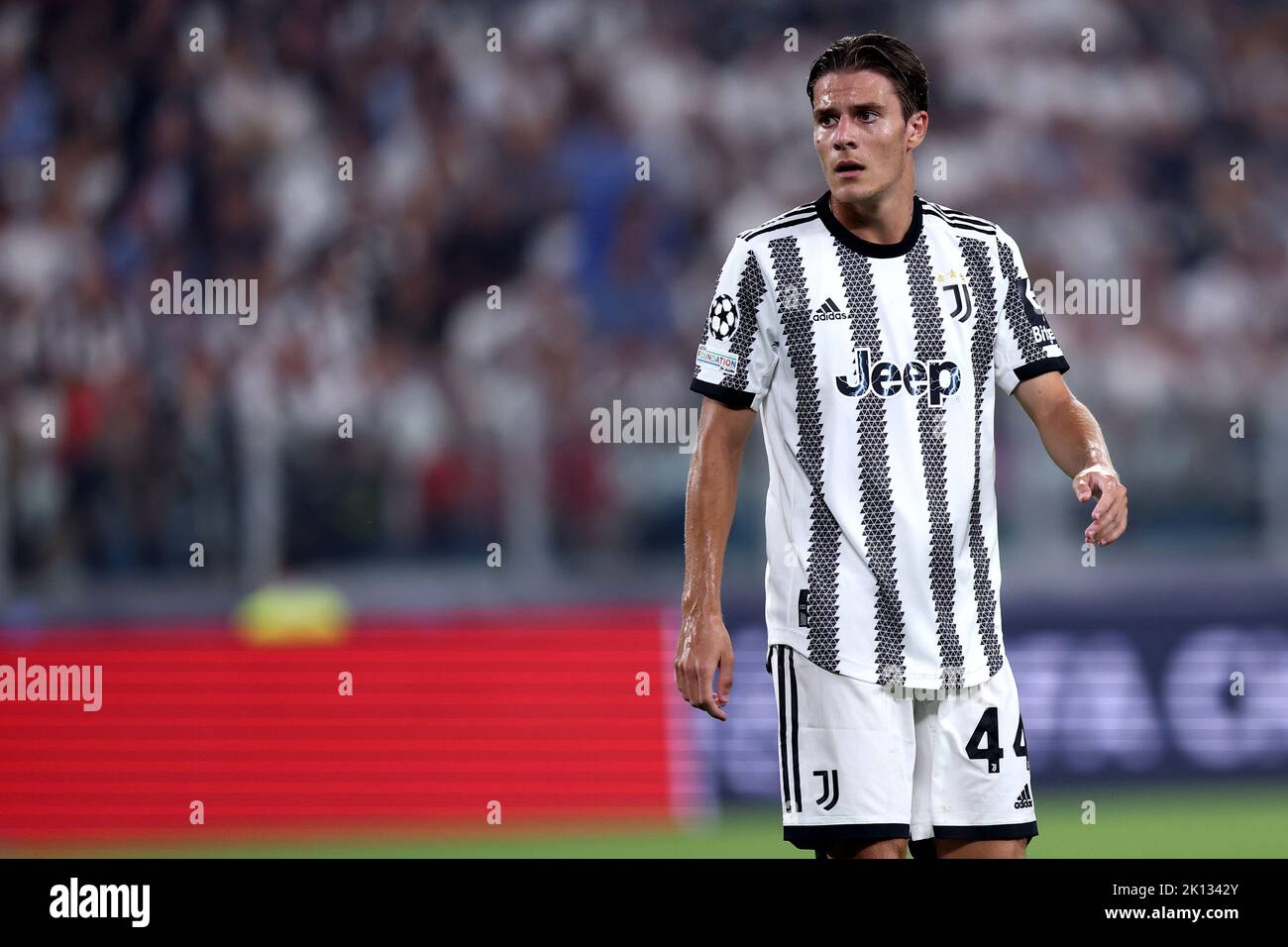 Nicolo Fagioli von Juventus FC schaut während des UEFA Champions League Gruppe H Spiels zwischen Juventus FC und SL Benfica am 14. September 2022 im Allianz Stadium in Turin, Italien, auf. Stockfoto