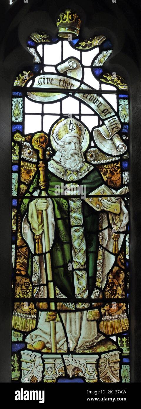 Buntglasfenster von Percy Bacon mit der Darstellung von St. David, St. Lalluwy's Church, Menheniot, Cornwall Stockfoto