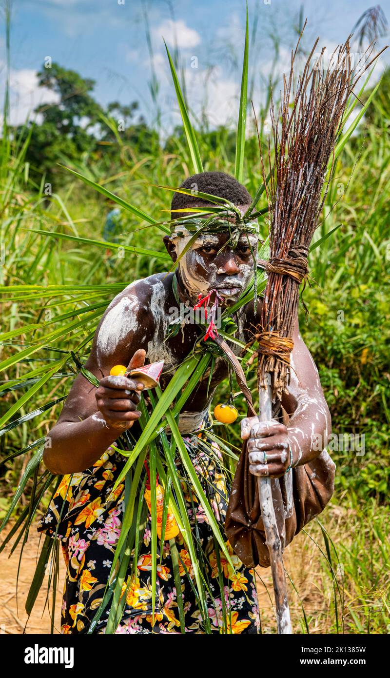 Pygmäenkrieger, Kisangani, Demokratische Republik Kongo, Afrika Stockfoto