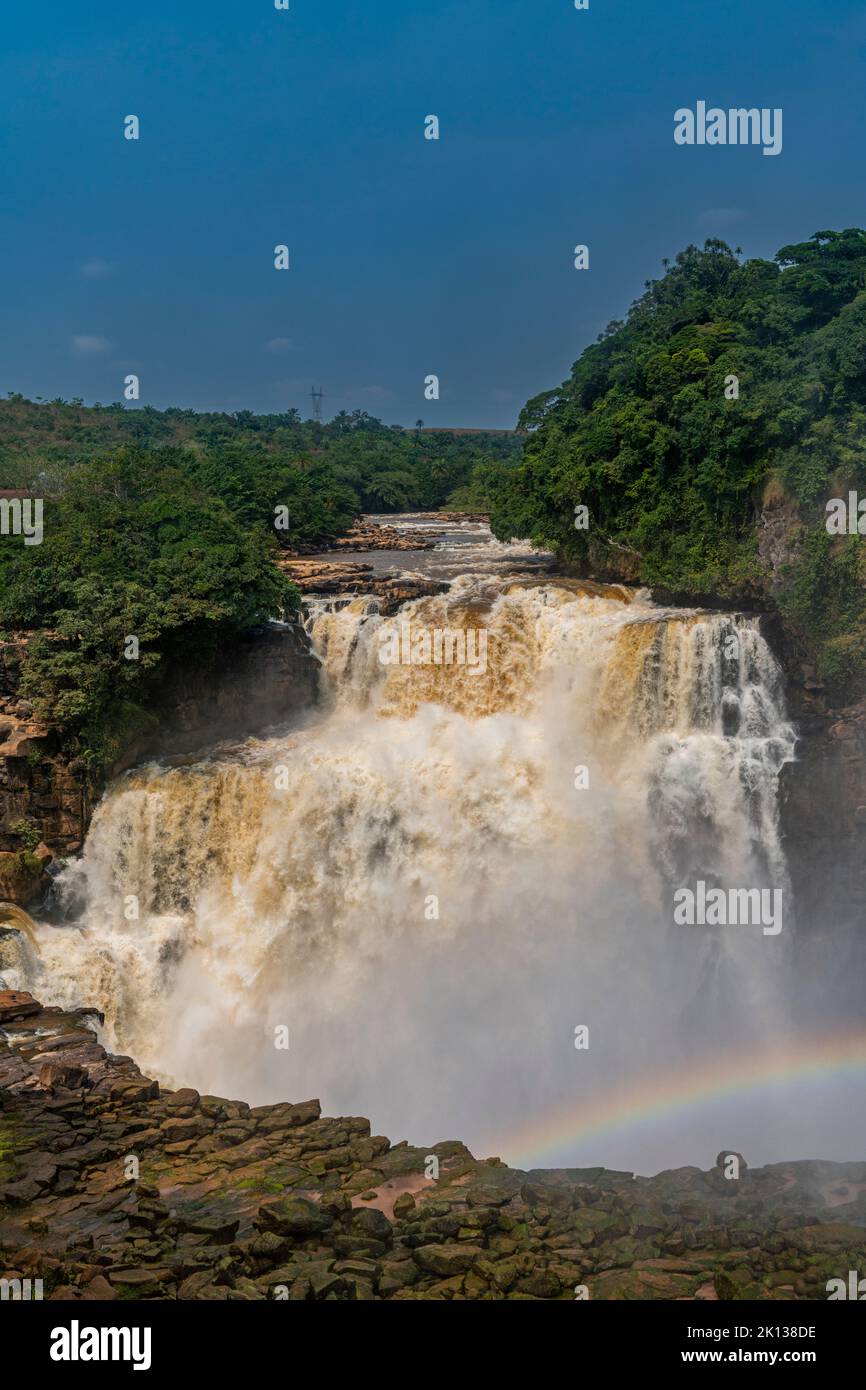 Regenbogen am Zongo Wasserfall am Inkisi Fluss, Demokratische Republik Kongo, Afrika Stockfoto