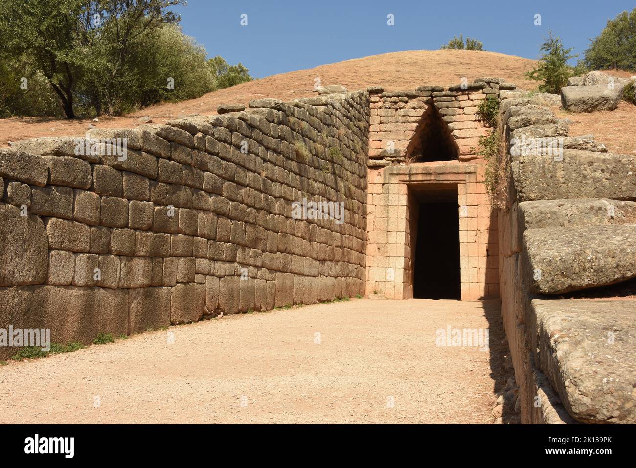 Anfahrt zum Grab von Agamemnon (Schatzkammer von Atreus), neben den Ruinen von Mykene, UNESCO-Weltkulturerbe, Mykines, Peleponnese, Griechenland, Europa Stockfoto