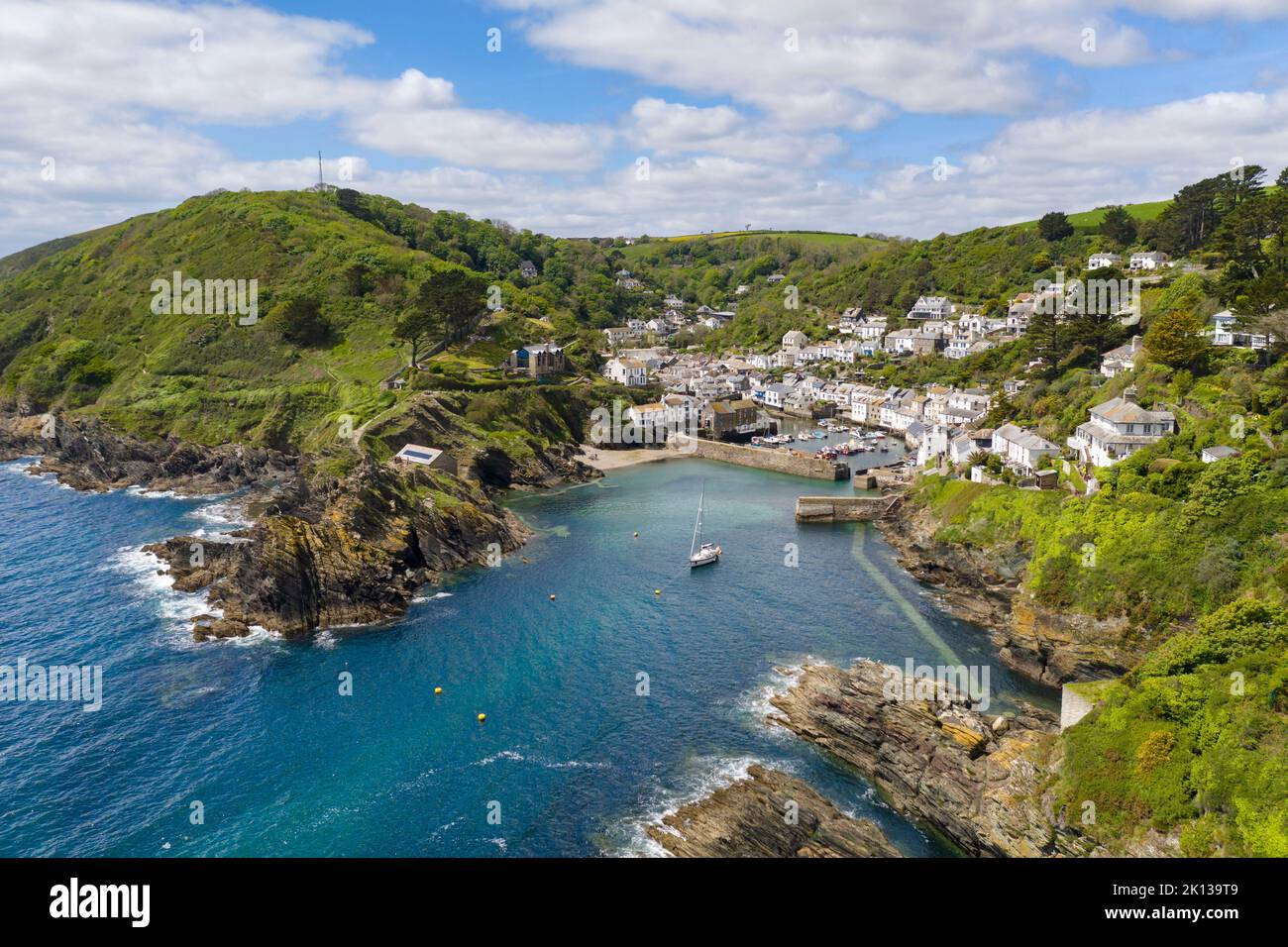 Luftaufnahme des malerischen Fischerdorfes Cornish, Polperro, Cornwall, England, Vereinigtes Königreich, Europa Stockfoto