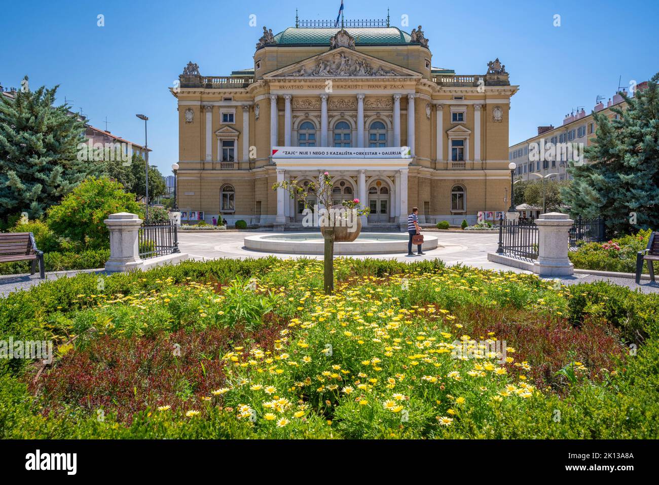 Blick auf den Theaterpark und das Kroatische Nationaltheater, Rijeka, Kvarner-Bucht, Kroatien, Europa Stockfoto