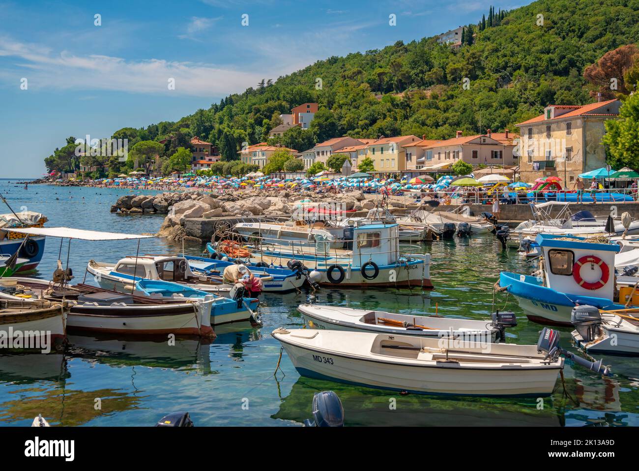 Ansicht der Boote in der Marina in Moscenicka Draga, Kvarner Bucht, Ostistrien, Kroatien, Europa Stockfoto