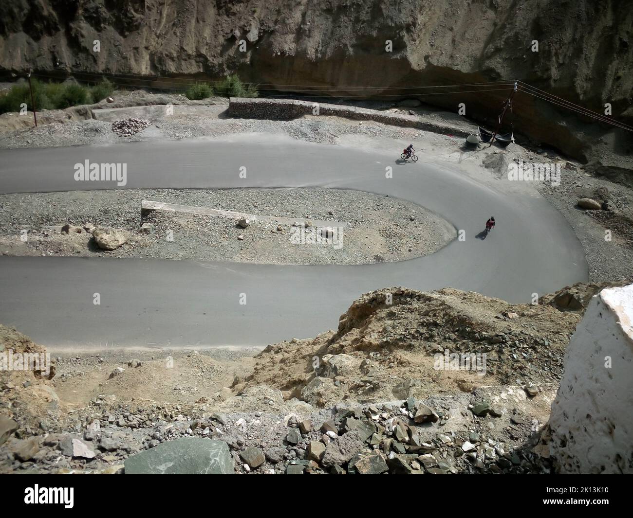 Luftaufnahme der Zigzag Straße - bekannt als die Jilabi Straße an der alten Route des Leh Srinagar Highway Stockfoto