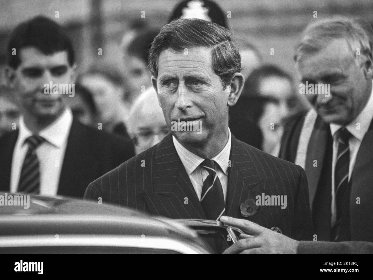 Prinz Charles, der Prinz von Wales, eröffnet neue Studentenwohnheime an der Cardiff University, November 1995. Archivbild: Rob Watkins/Alamy Stockfoto