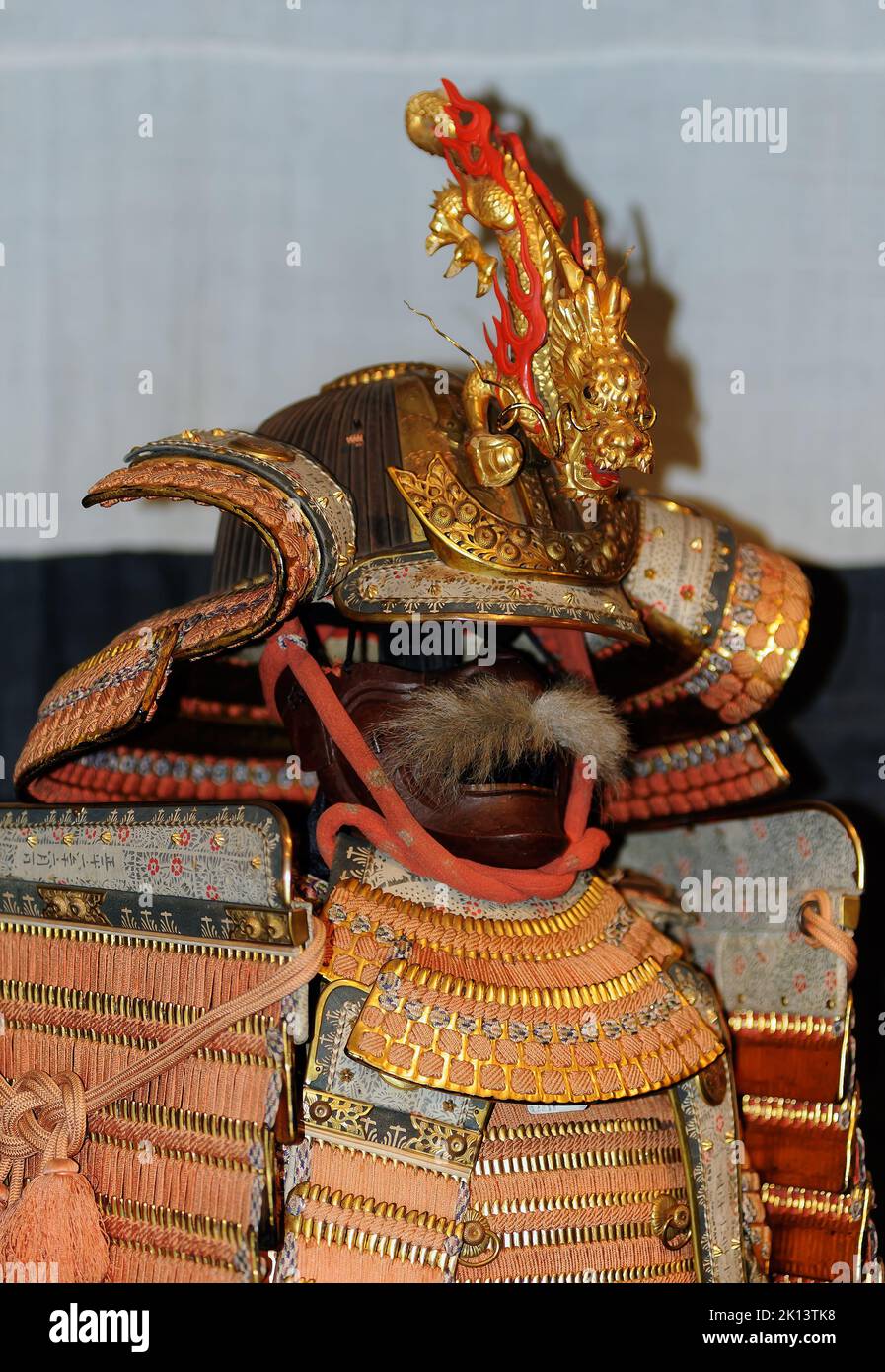 Antiker Samurai Deko Helm Stockfoto