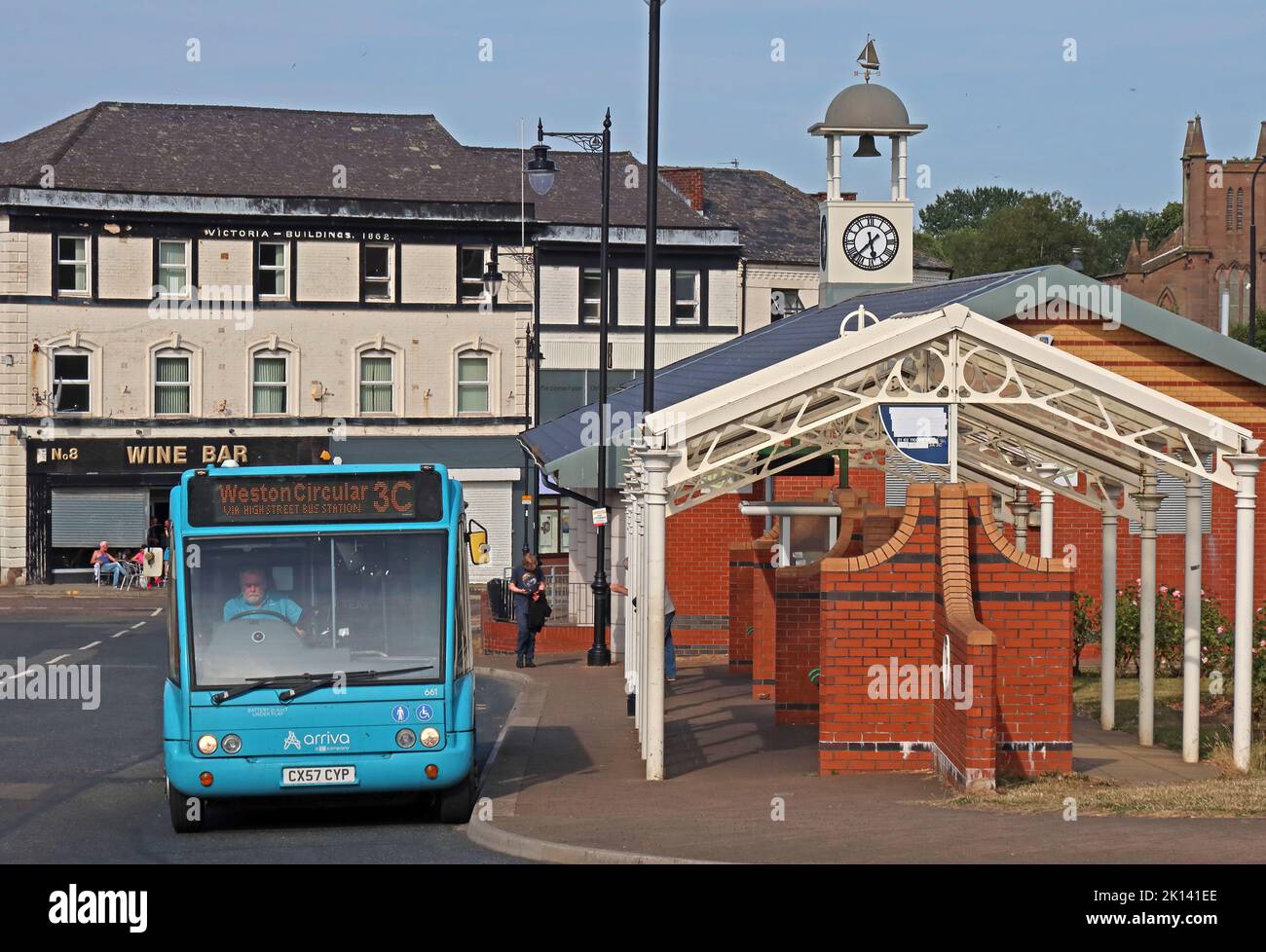 Runcorn Altstadt Busbahnhof, Busse, Buslinien, 110, 61, Busbahnhof Runcorn High Street, Halton, Cheshire, England, UK, WA7 1LX Stockfoto