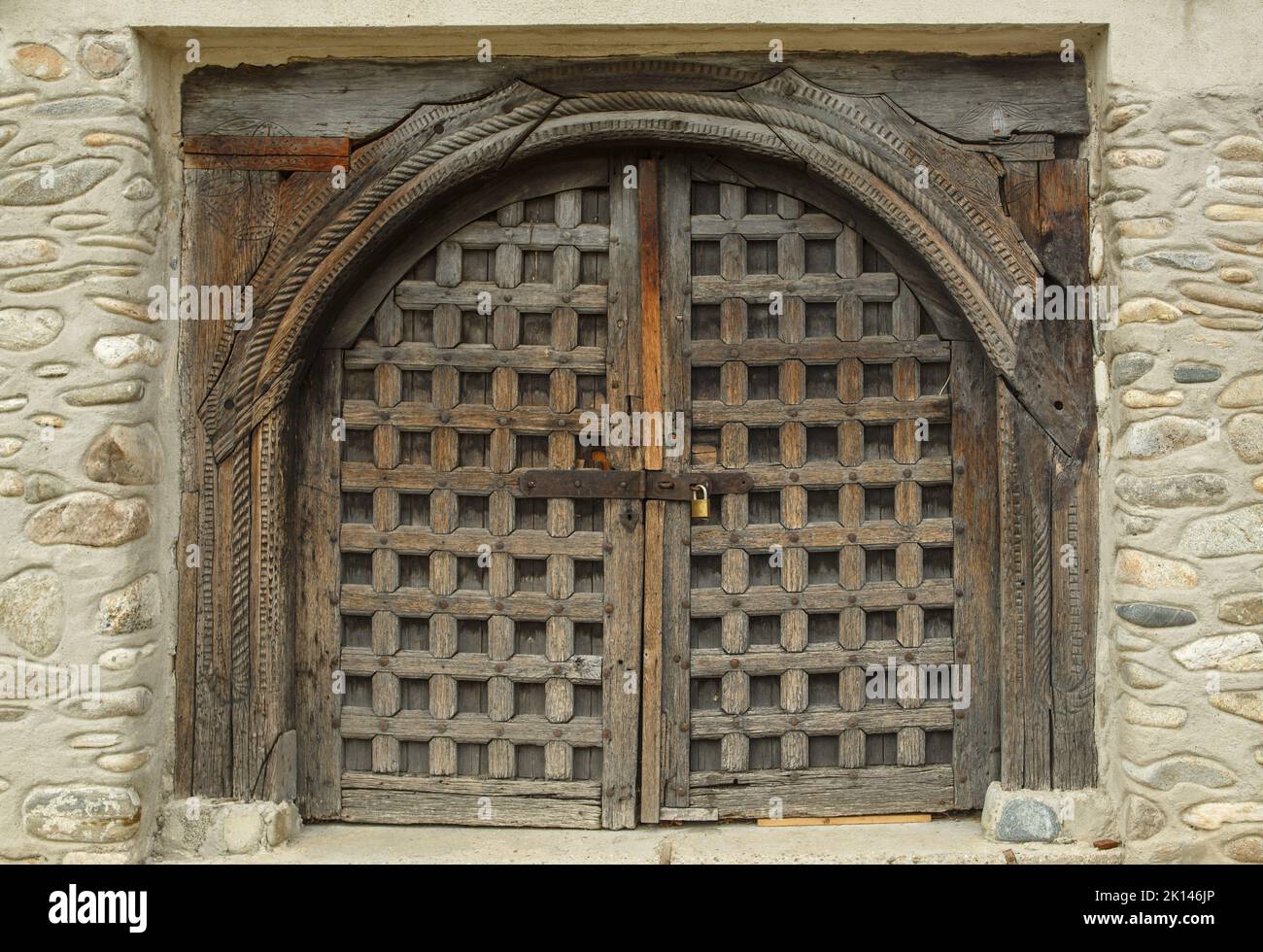 Alte geschnitzte Holztür (Detail) Stockfoto