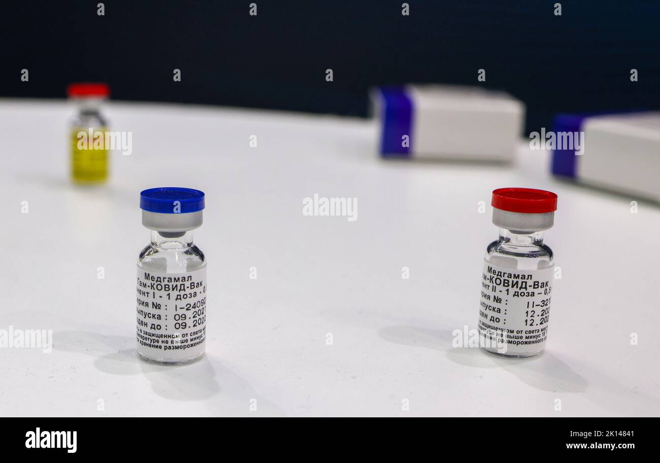 19. Dezember 2021, Sotschi, Russland, Ampoule mit einer Dosis Impfstoff gegen das Coronavirus Sputnik V COVID-19 (Gam-COVID-Vac). Stockfoto