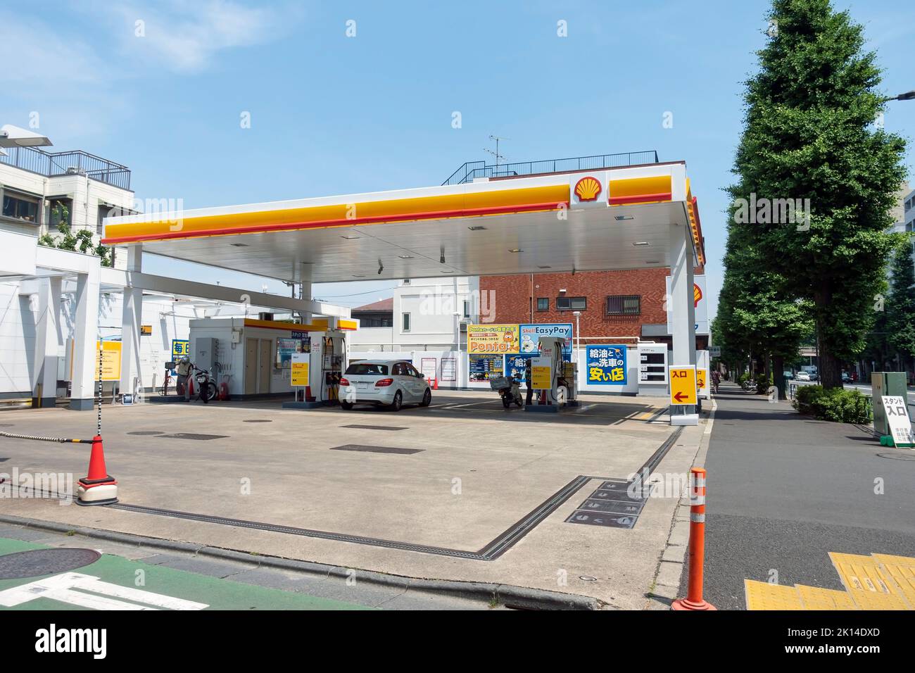 Tokio, Japan – 26. Mai 2019. Shell-Tankstelle. Shell ist ein britisch-niederländisches Öl- und Gasunternehmen mit Hauptsitz in den Niederlanden und Sitz im Stockfoto