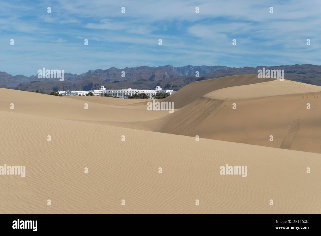Maspalomas, Spanien - 9. März 2022, RIU Hotel Palace in Maspalomas.RIU Hotels & Resorts ist eine spanische Hotelkette. Stockfoto
