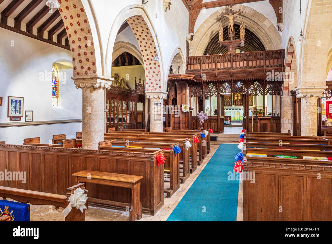 Das Innere der Allerheiligen-Kirche im Cotswold-Dorf Down Ampney, Gloucestershire, Großbritannien. Ralph Vaughan Williams wurde im Alten Vikarage geboren. Stockfoto