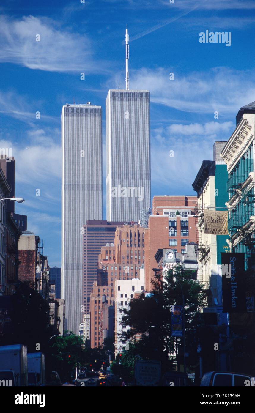 G2# NYC029.tif / TimePix# WTC von West Broadway und Spring Street. / Farbe 12,3 x 18,7 300 dpi / 59 Megs World Trade Center mit anderen Gebäuden Stockfoto