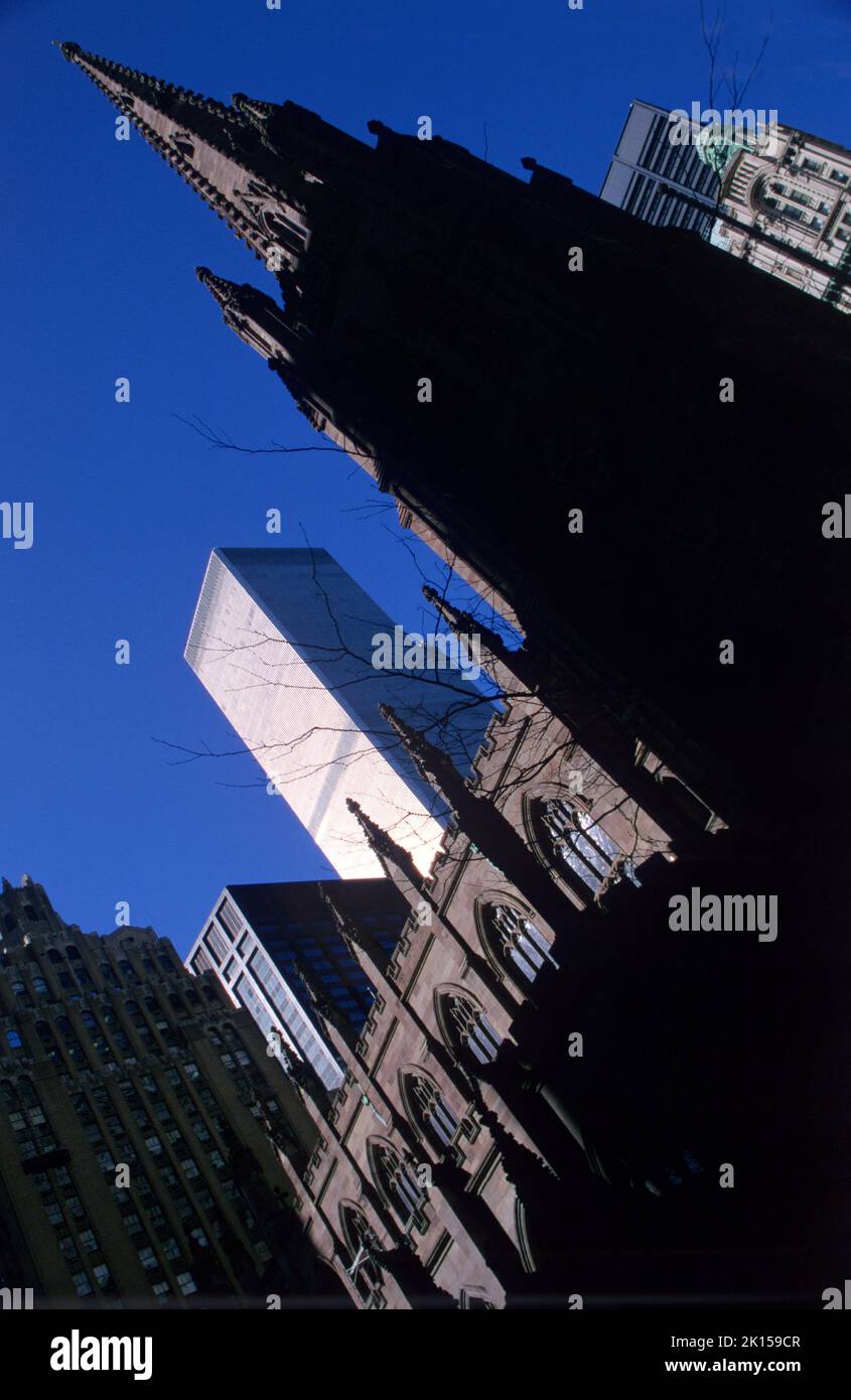 Die Twin Towers im WTC, World Trade Center, dominieren friedlich die Skyline von Lower Manhattan vor den Terroranschlägen vom 11.. September. Stockfoto