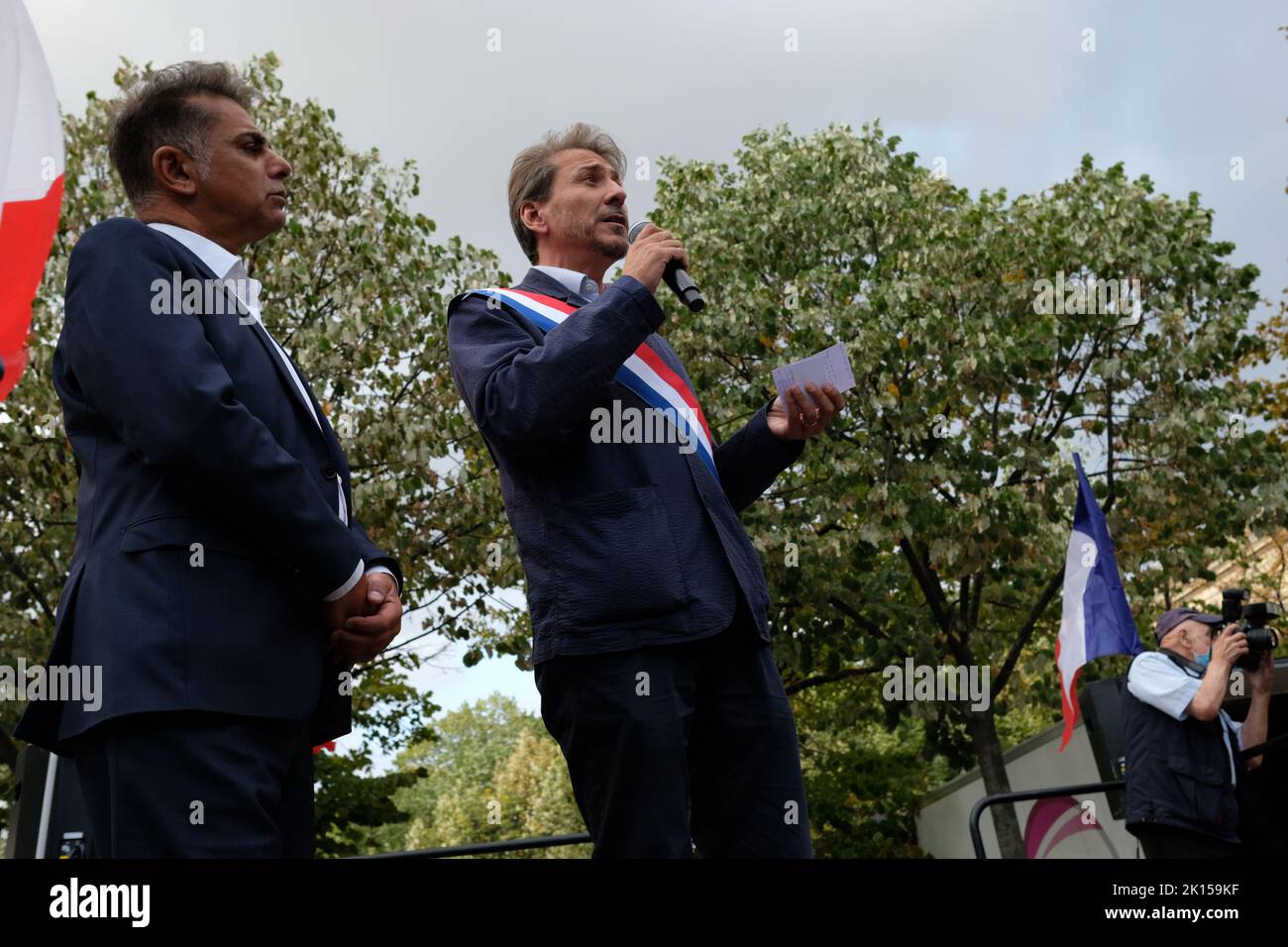 Discours de Jérôme Guedj député du parti socialiste en compagnie de franck Papazian Vice Président du CCAF Stockfoto