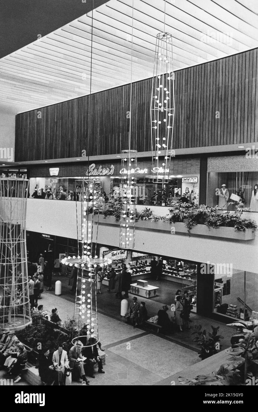 Southdale Einkaufszentrum in der Nähe von Minneapolis, MN. Dies war eines der ersten Einkaufszentren Amerikas und wurde von Victor Gruen entworfen. Stockfoto